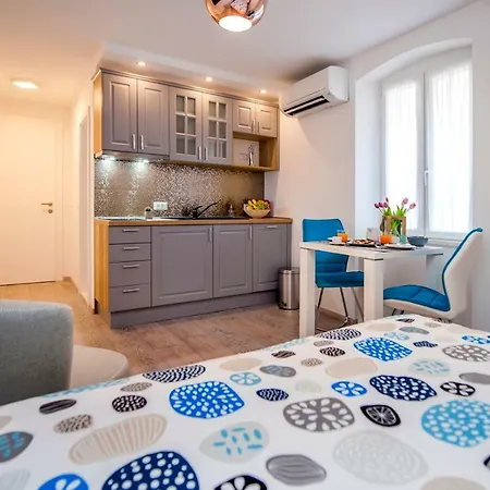 Studio Apartment Kris By Irundo-2