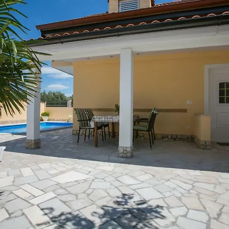 Holiday Home "Mala Kuca " With Heated Pool-3