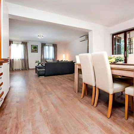 Apartment Nika-3