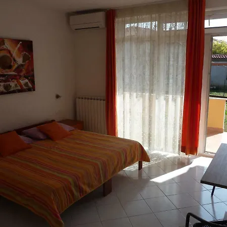 Rooms & Apartments Milka-3