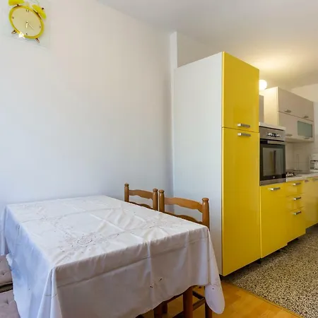 Apartment Anna With Free Private Parking-2