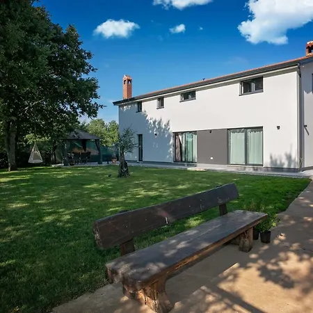 Quercus Apartments - Peace & Nature By The Bike Trail-3