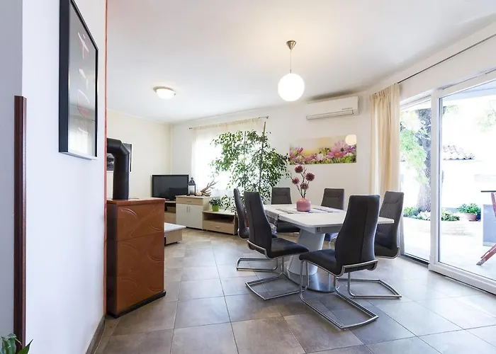 Apartment Carmen Pola