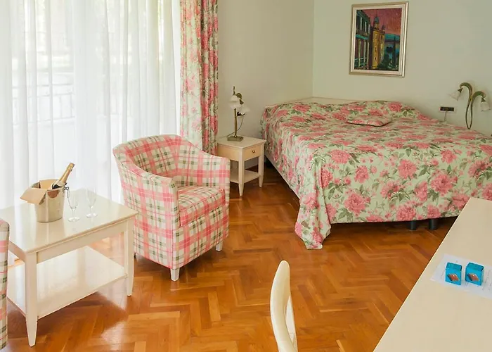 Hotel vicino a Statua della ragazza col gabbiano