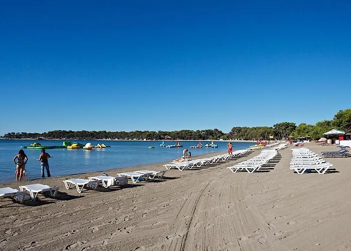 Apartments Aurora Near Beach Medolino
