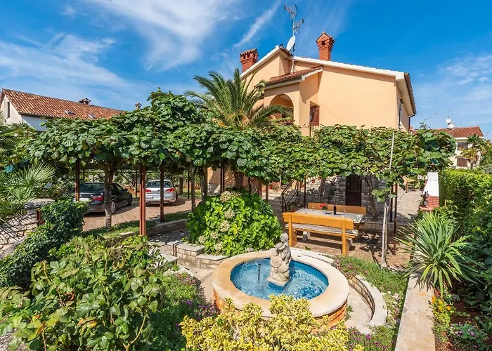 Pet friendly Apartments Feniks Porec