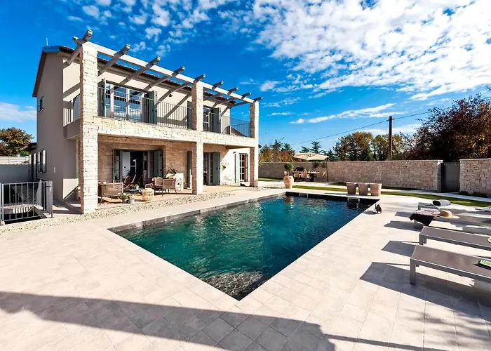 Villa Art Renata With Pool, Hot Tub & Sauna Rovinj