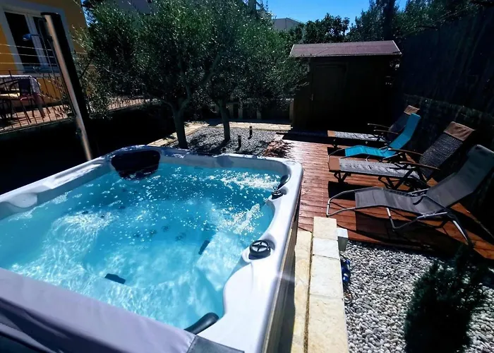 Holiday Home Istra With Jacuzzi Medolino