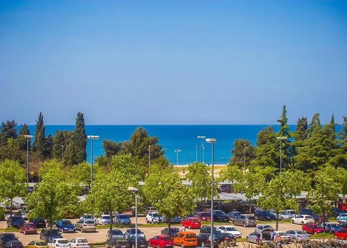 Apartment Dora Near Sea And Center With Private Garage Poreč