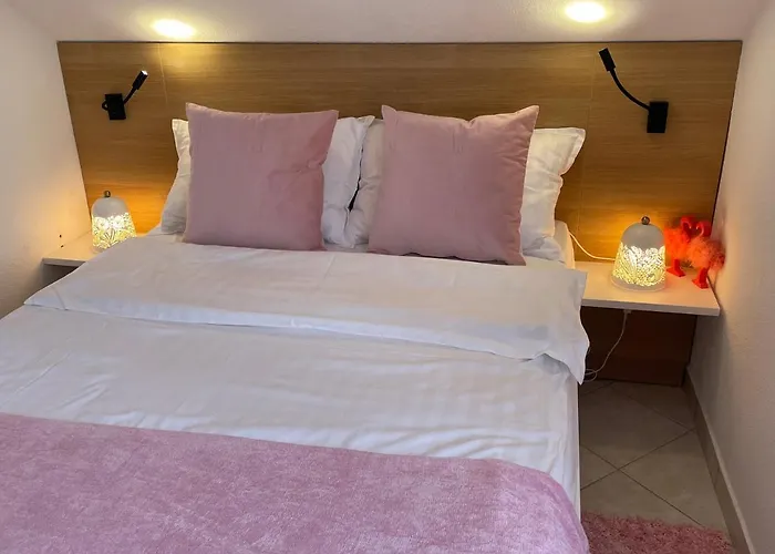 Holiday Home "Mala Kuca " With Heated Pool Pula