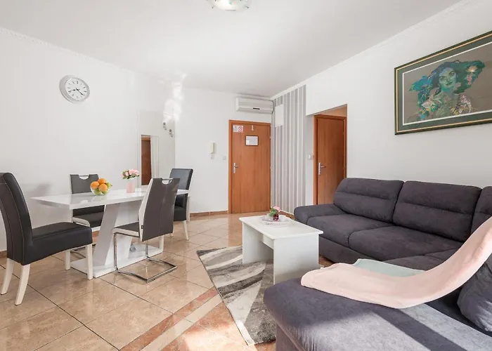 Summer Breeze Apartment With A Pool Opatija admite animales