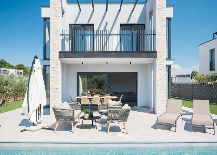 Villa Grota - Luxury 4-Bedroom Villa With Private Pool & Garden Porec
