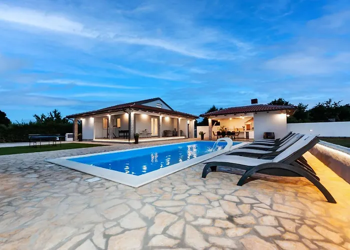 Villa Miracolo Rovinj met een Zwembad