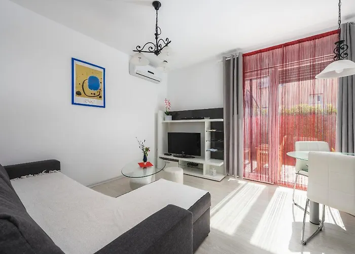 Mirjana House With Apartments Seget 