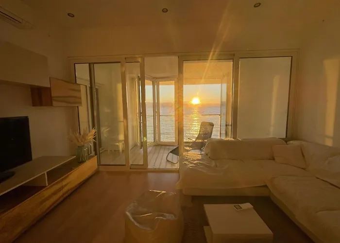Apartamento First Row To The Sea Opatija admite animales