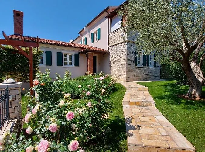 Luxury Villa Le Rose Porec with Pool