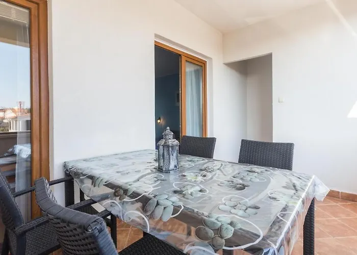 Huisdiervriedelijke Spacious New App For 5 Persons, Close Beach&City Poreč