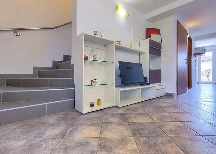 Charming Apartment With Private Terrace In Porec