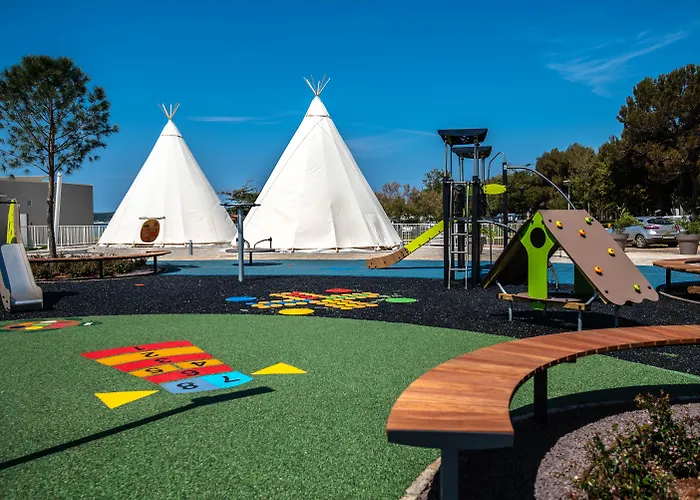 Arena Grand Kazela Camping Homes Medolino Con una pista da Golf