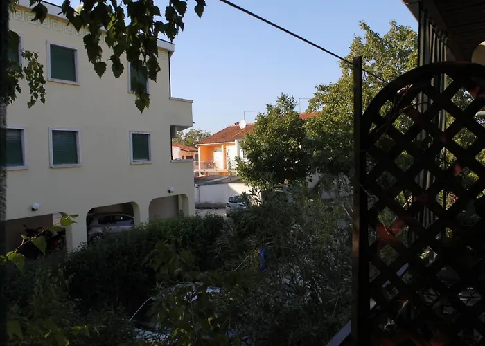 Apartments And Rooms With Parking Space Rovinj - 7170