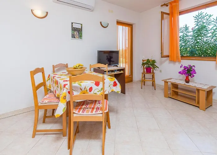 Amazing Apartment In Vrsar With Kitchen