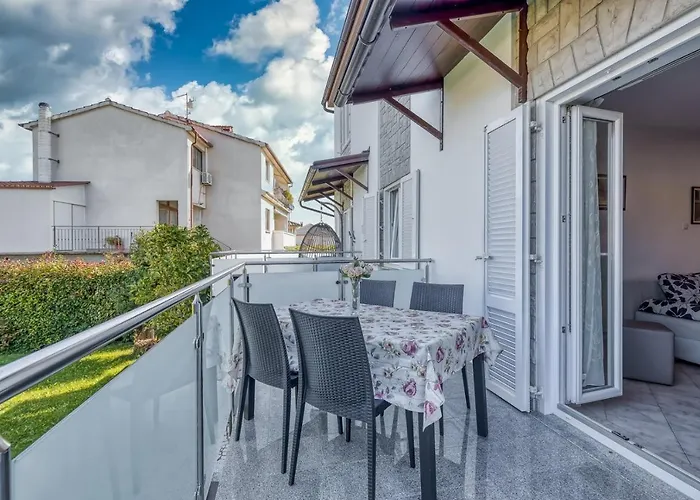 Apartments Azra Pula