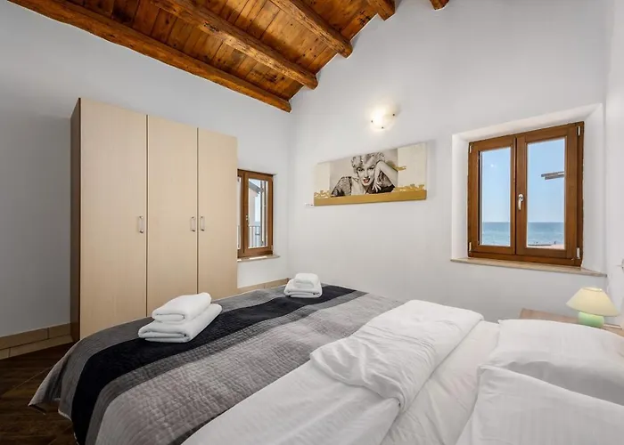 Apartments Dante Umago