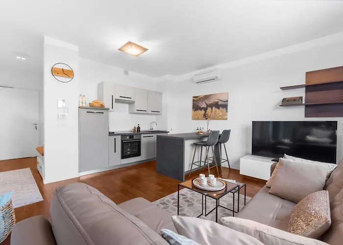 Huisdiervriedelijke Luxury New Apartment With Private Garden Near The Beach! Poreč