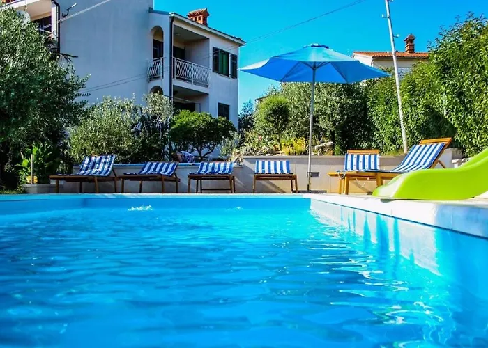 Haustierfreundliches Apartments With Swimming Pool Pula - 7356