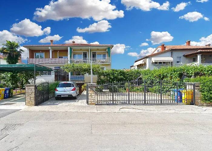 Rooms And Apartment 2252 Rovinj
