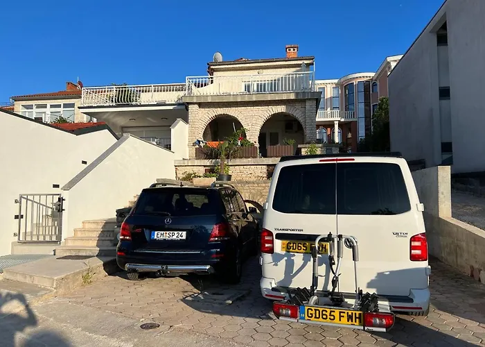 Apartments By The Sea Pula