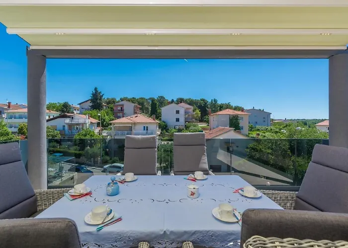 Modern Apartments With Shared Pool Near The Sea Pula