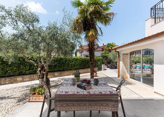 Villa Hope - Apartments With Shared Pool Porec