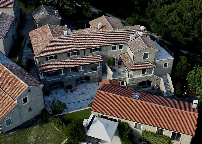 L'Abbraccio Della Quercia - Suites Buje