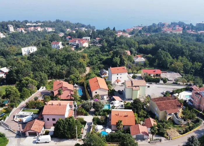Grand Pool Apartment Ika-Opatija
