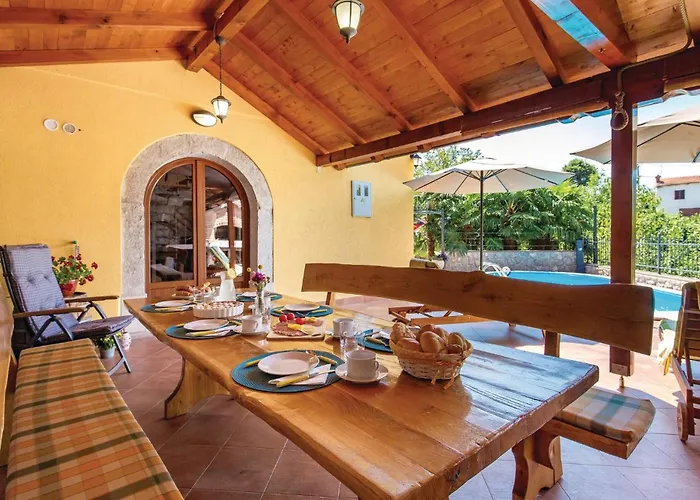 Luxurious Home In Bregi Breza