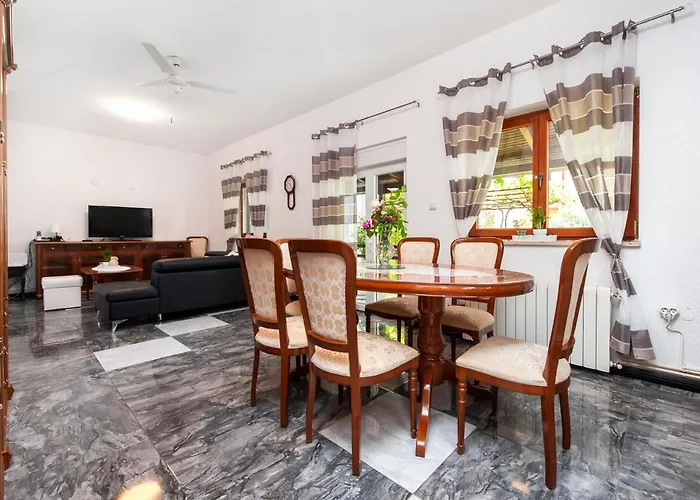 Pet friendly Apartments Sena Rovinj