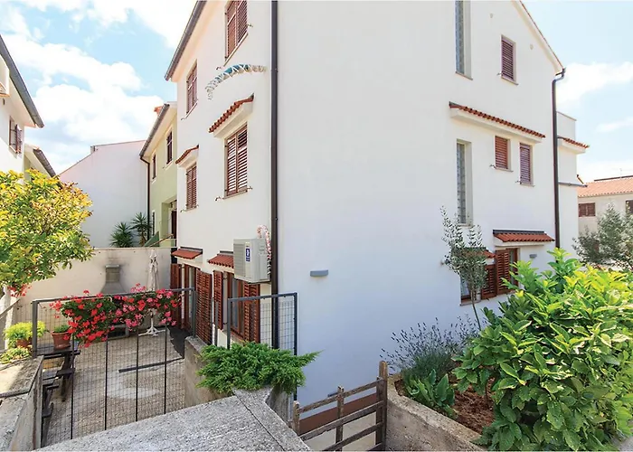 Haustierfreundliches 2 Bedroom Nice Apartment In Pula