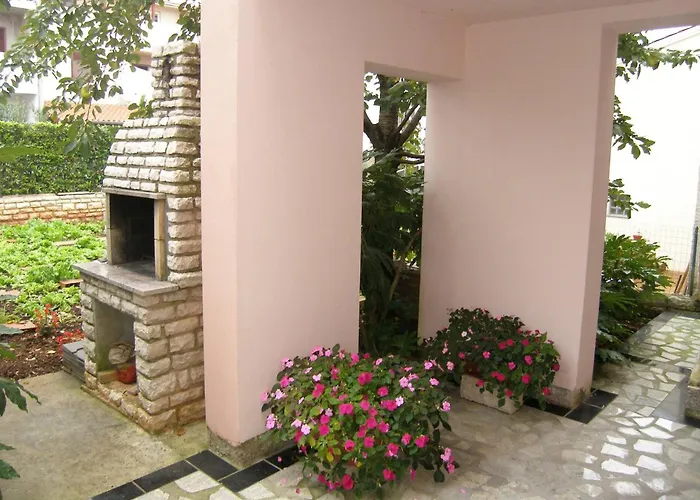 Lorena Apartments In Pula