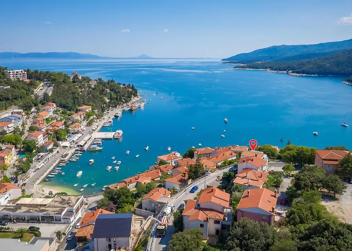 Haustierfreundliches 2 Bedroom Beautiful Apartment In Rabac