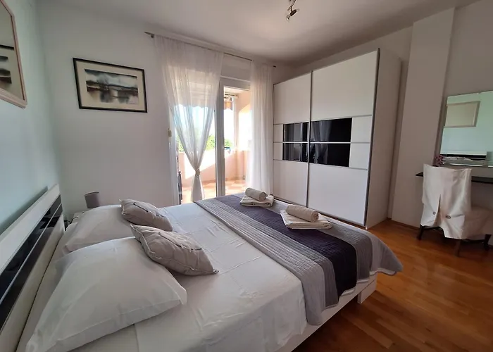 Family villa Oaza in Pola