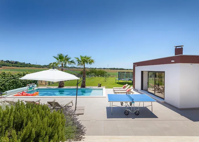 Villa Grofica - Luxury And Romance With Heated Pool, Jacuzzi, Tavern And Proximity To The Sea, Pula - Istria