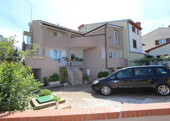 Pet friendly Apartments Eni Rovinj