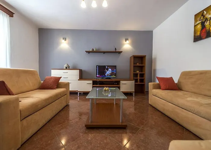 Spacious Three-Bedroom Villa Balun With Pool Poreč