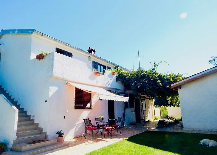 Lovley Rural Apartment With Garden Pula