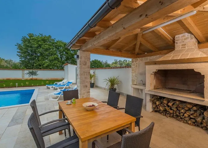 Villa Laura With Private Pool Poreč