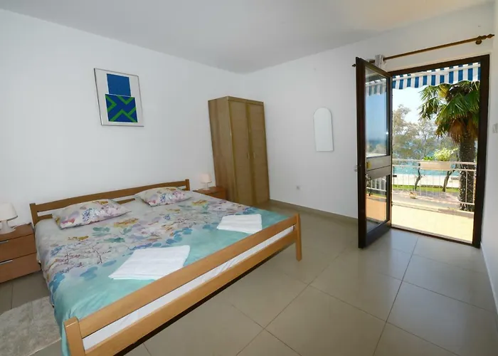 Beautiful Apartments First Row To The Sea Poreč