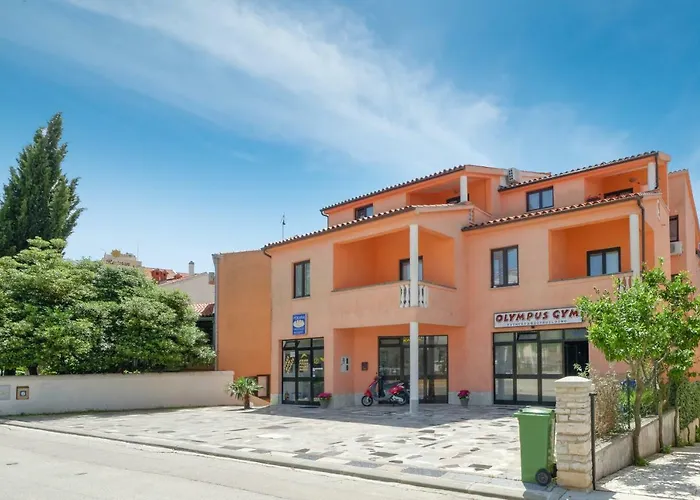 Charming House On The Beach And Deluxe Apartment Pula