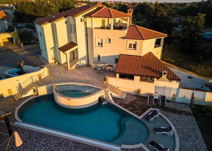 Apartments Amela Pula